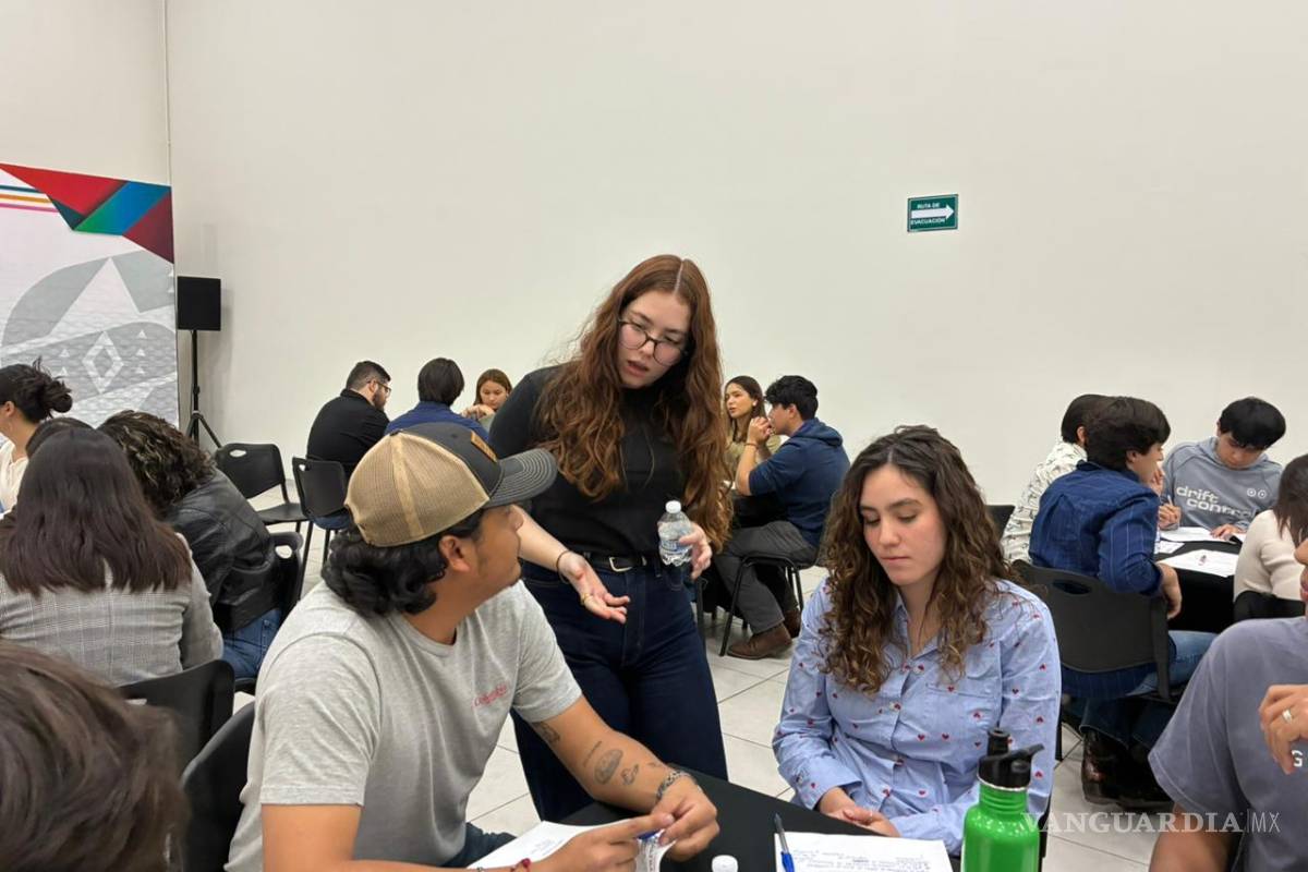 $!En el foro participaron jóvenes de distintas preparatorias y universidades de la ciudad.
