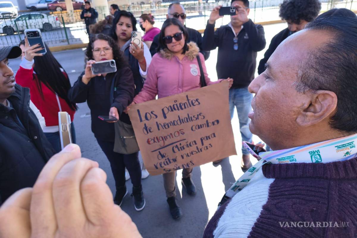 $!La protesta se realizó sobre el bulevar Venustiano Carranza, en el sentido de norte a sur, a la altura del hospital.
