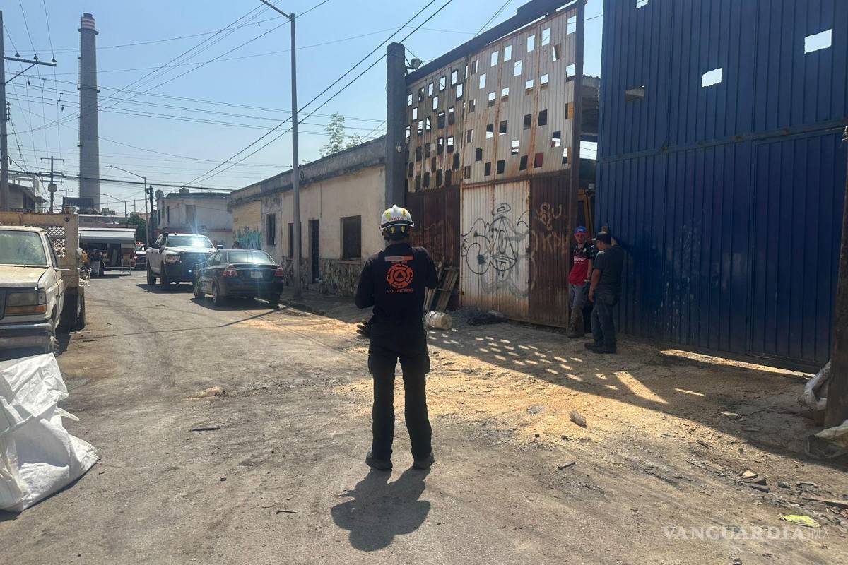 Atienden derrame de ácido en la vía pública en Monterrey, Nuevo León