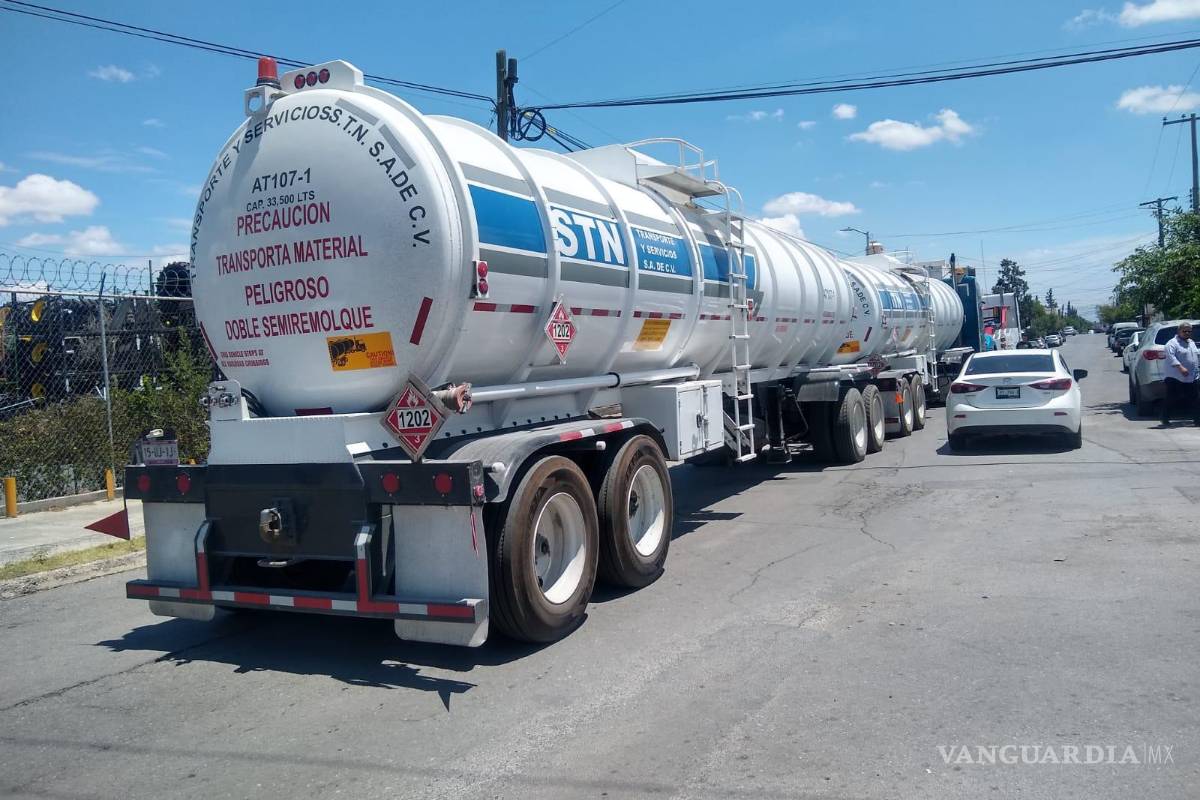 Delincuentes ‘ordeñan’ combustible en Zacatecas y golpean a transportistas coahuilenses