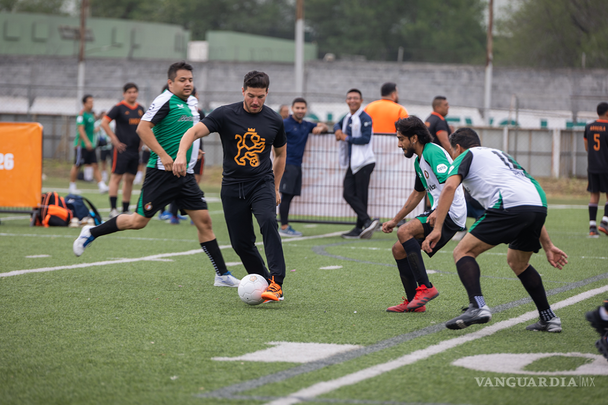 $!Y mientras todo esto sucede en el zoológico de La Pastora, el gobernador se entretiene promoviendo el Mundial FIFA 2026.
