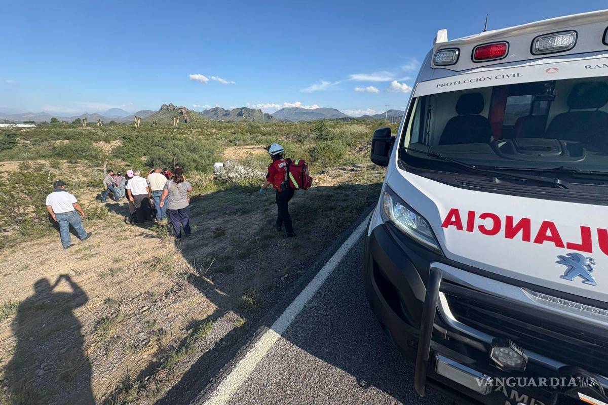 Joven resulta herido al volcar en la carretera Saltillo-Monclova