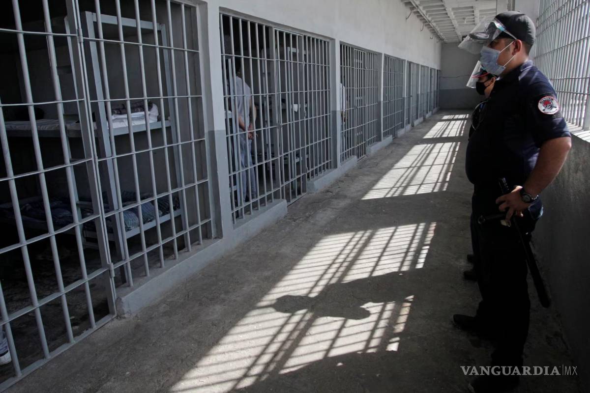 Cae con 11 armas largas y metanfetamina: juez lo manda 12 años a prisión