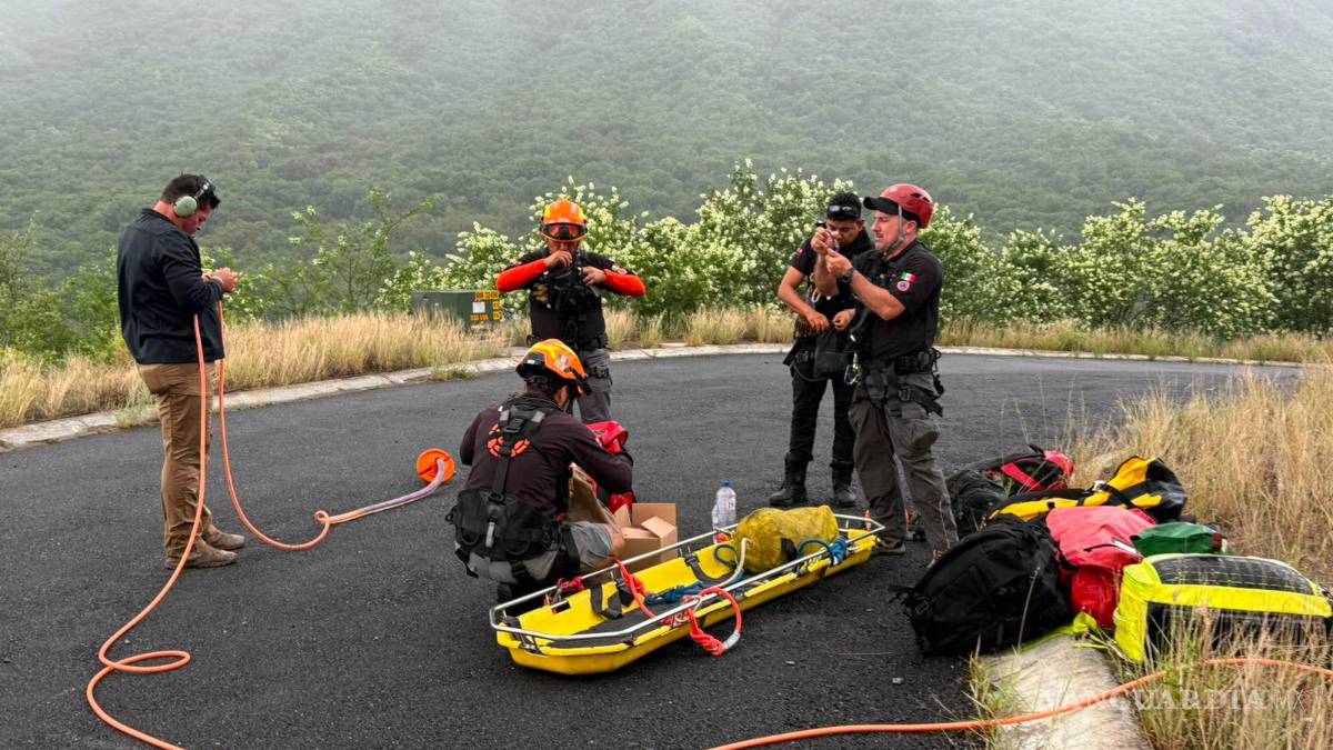 Muere pareja tras caer en cuatrimoto a barranco de 100 metros en Montemorelos (video)