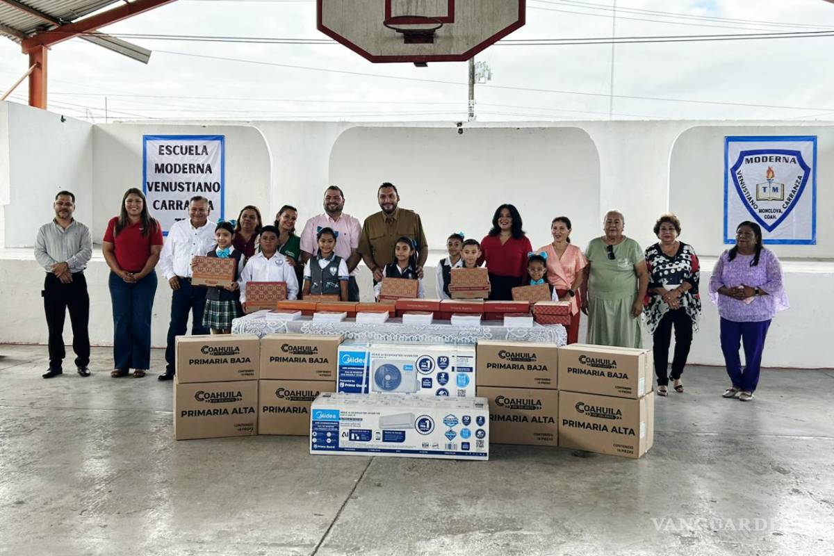 Continúa entrega de útiles escolares, libros de texto y minisplits en escuelas de Monclova