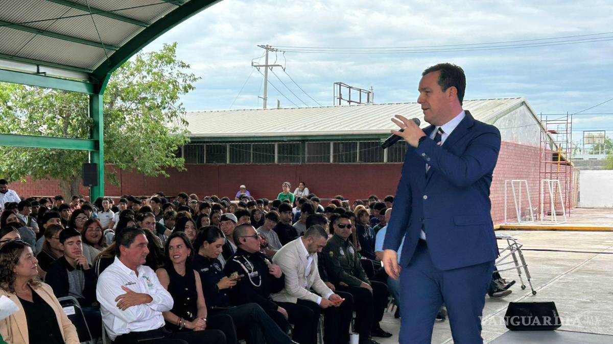 Fiscal lleva mensaje de prevención y seguridad a jóvenes de Cecytec Norte en Monclova
