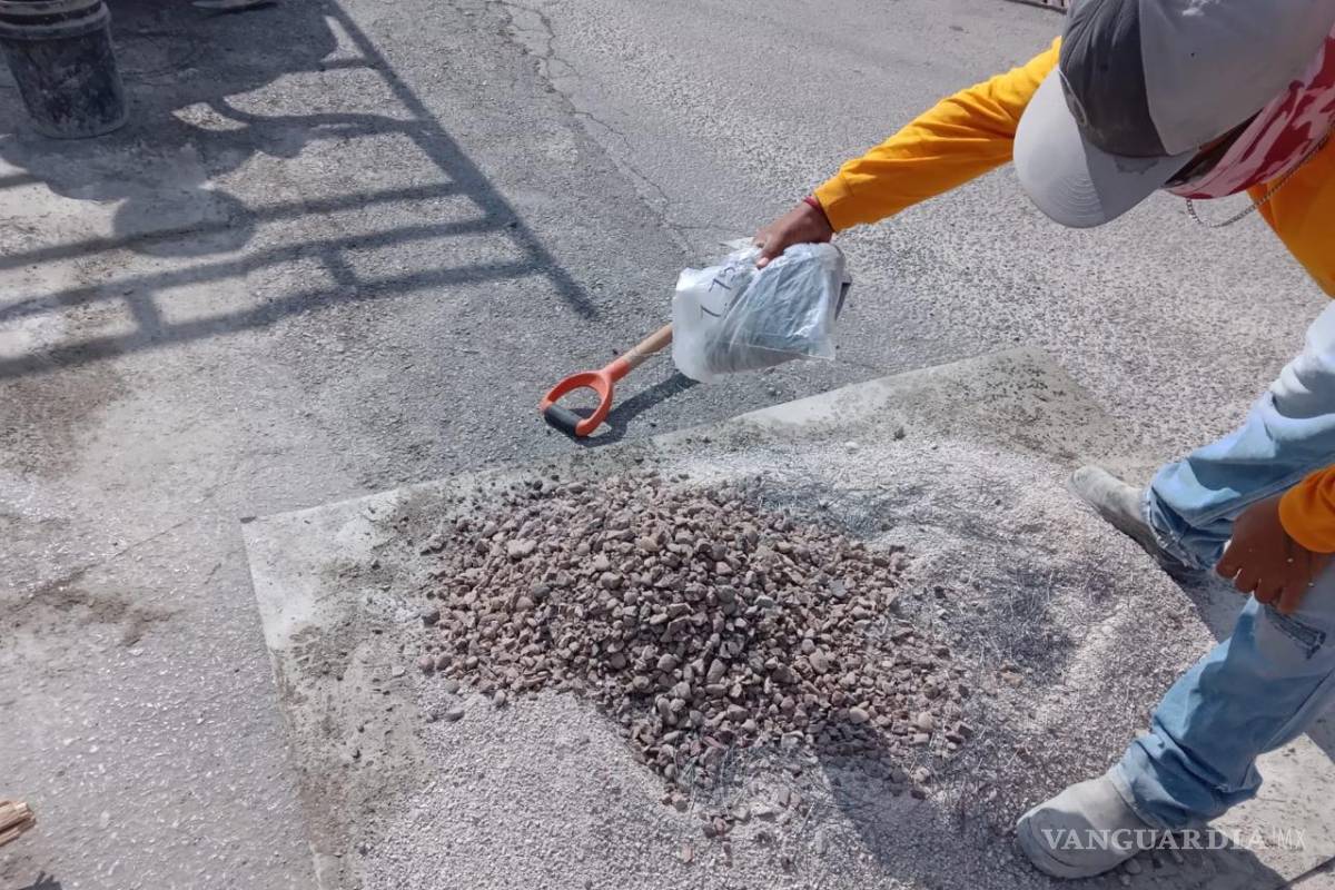 Torreón renivela pozos de visita para mejorar la seguridad vial