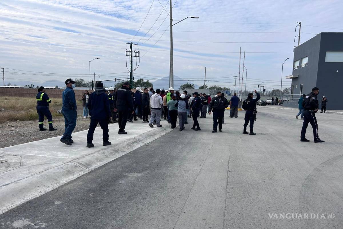 Unos 20 intoxicados y 400 evacuados deja fuga de gas en empresa, en Nuevo León