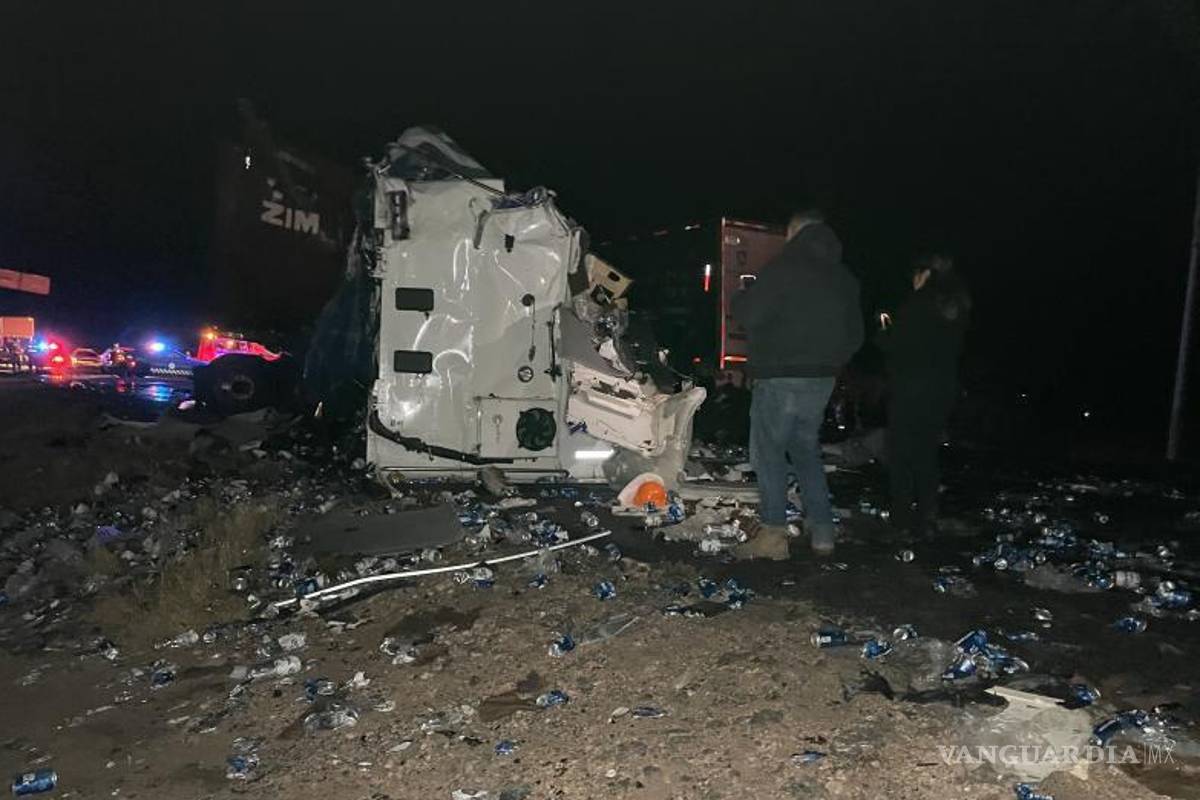 $!Personal de la AIC realiza mediciones en el tramo donde ocurrió el accidente múltiple.