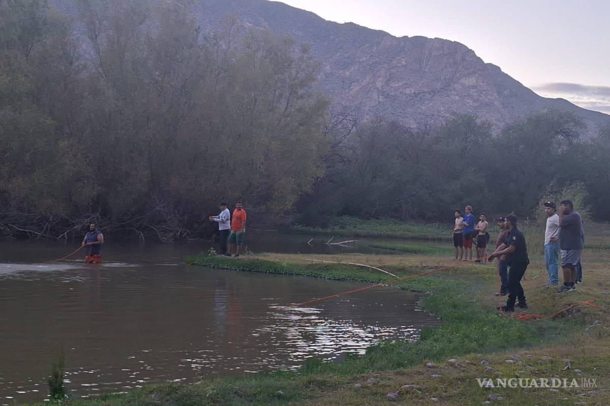 $!Voluntarios de la comunidad apoyan con embarcaciones y herramientas propias en el operativo de rastreo.