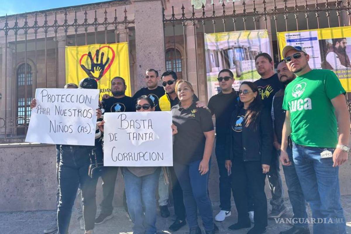 $!La abogada Brenda de la Peña participó en la protesta y señaló la existencia de presuntas prácticas de obstrucción de convivencias.