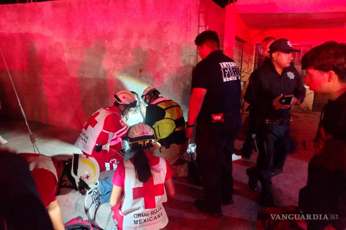 $!Transeúntes que se encontraban en el lugar llamaron al 911 para alertar sobre un hombre que se encontraba sangrando en la calle.