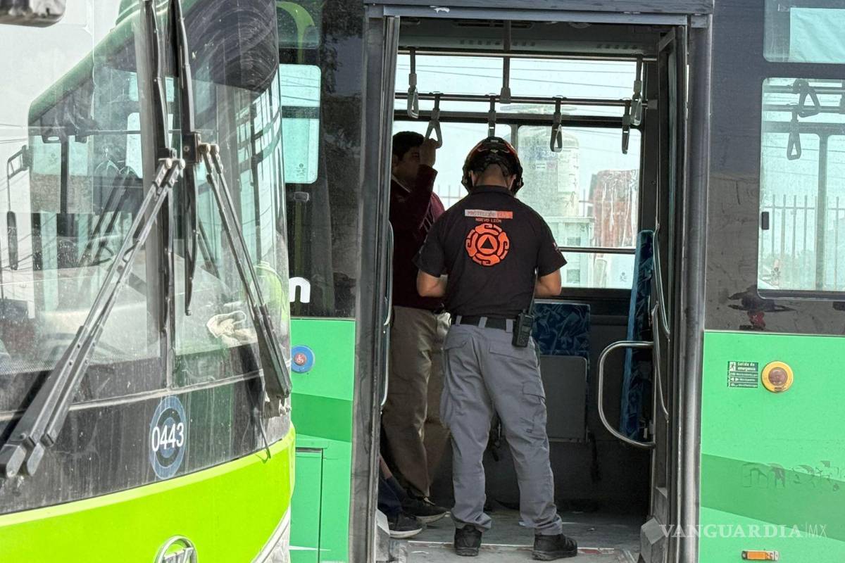 Choque de dos camiones y un tráiler deja 29 lesionados, en Nuevo León