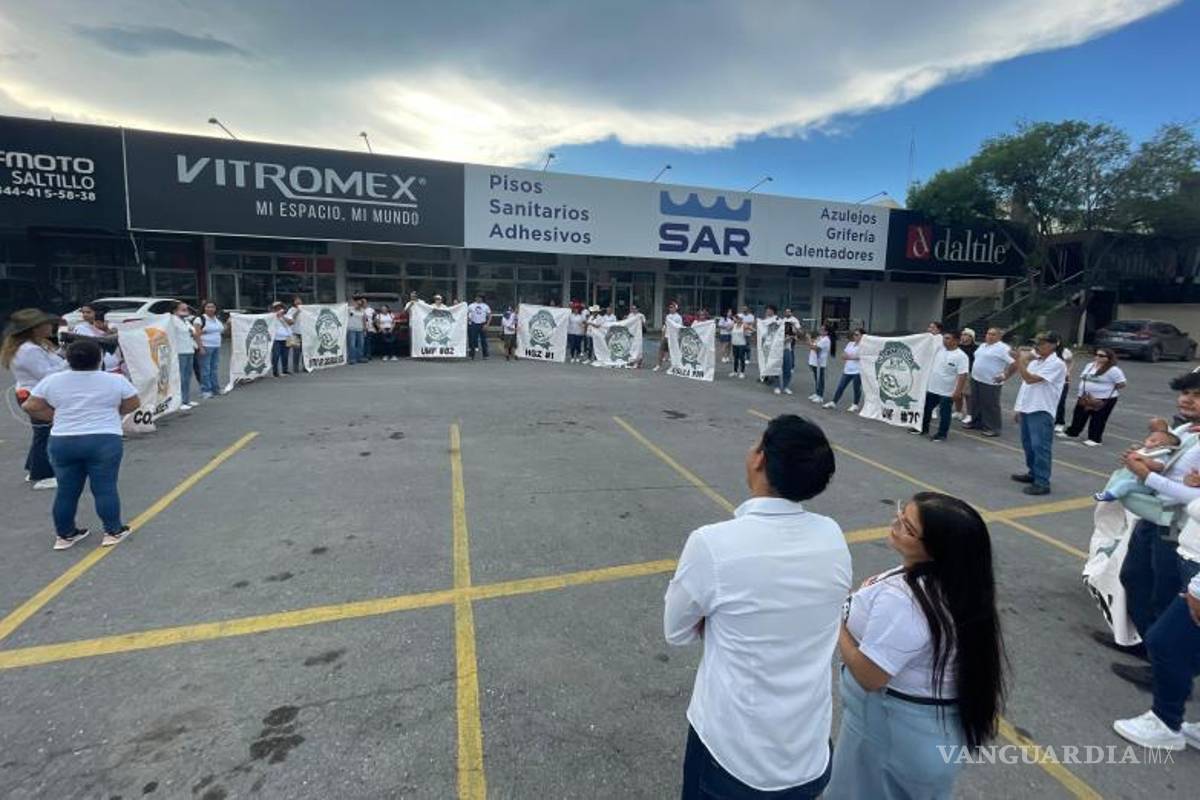 $!La manifestación reunió a personal de distintos centros de salud, incluyendo hospitales de Saltillo y Torreón.