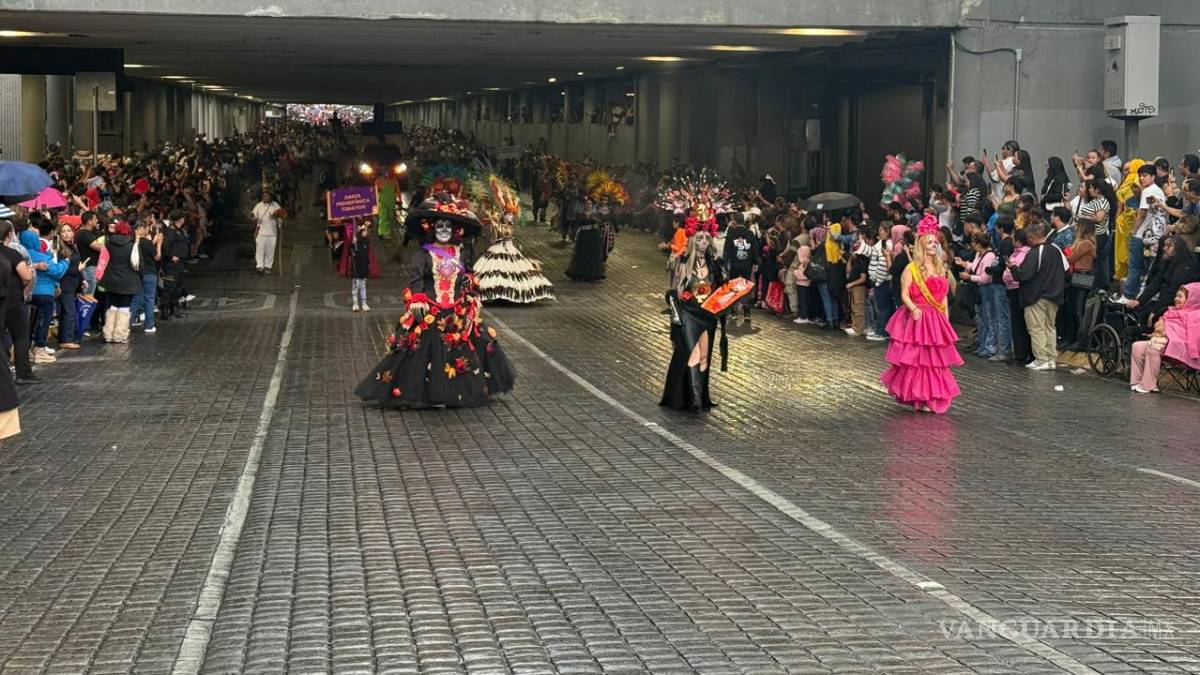 100 mil personas disfrutan el Desfile de Calaveras en Monterrey, Nuevo León