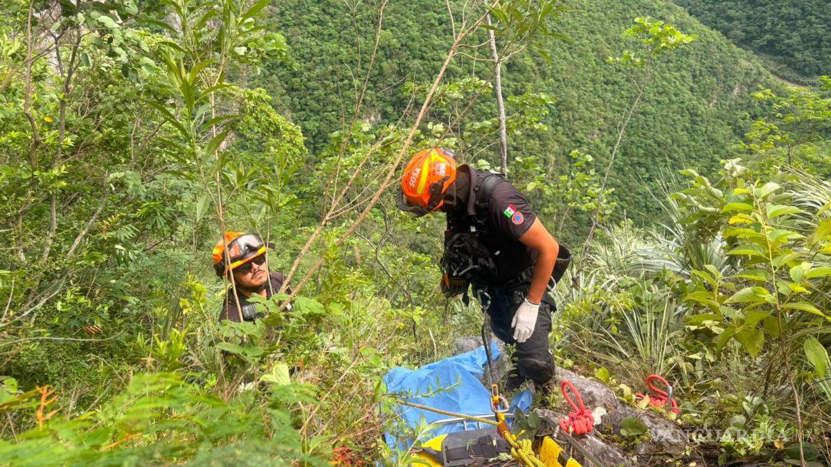 Muere pareja tras caer en cuatrimoto a barranco de 100 metros en Montemorelos (video)