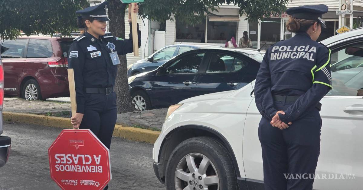 Saltillo toma los cruceros para promover una cultura vial responsable