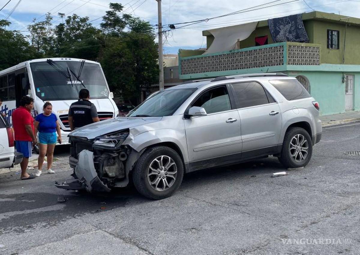 $!Vecinos de la colonia Nueva Tlaxcala denunciaron la falta de señalización en el cruce donde ocurrió el accidente, situación que habría contribuido al percance.
