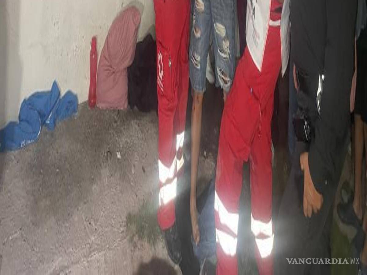 $!Paramédicos de la Cruz Roja acudieron al cruce de Joaquín Arias y José María González para atender a los involucrados.