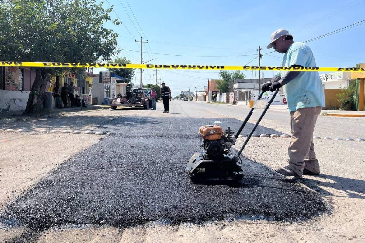 Supervisa alcalde de Sabinas bacheo en la avenida Cuauhtémoc