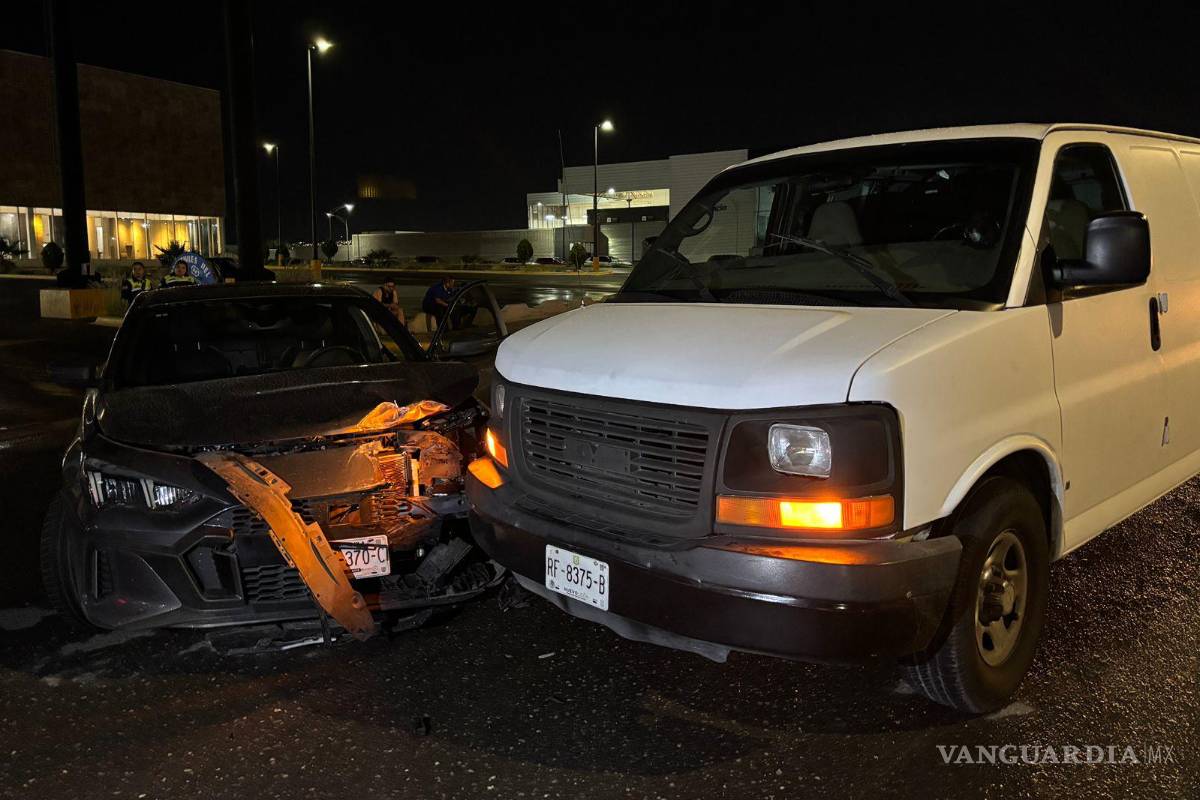 Percance vial en bulevar Venustiano Carranza deja daños materiales y caos momentáneo