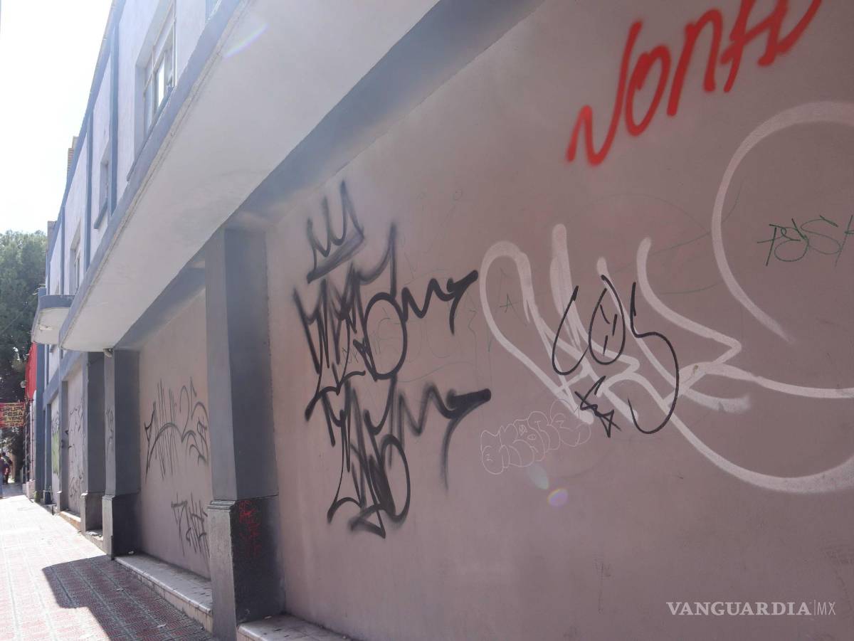 $!Los actos de vandalismo son parte del paisaje en algunas áreas del centro de Saltillo, una situación que desalienta la visita de ciudadanos y turistas.
