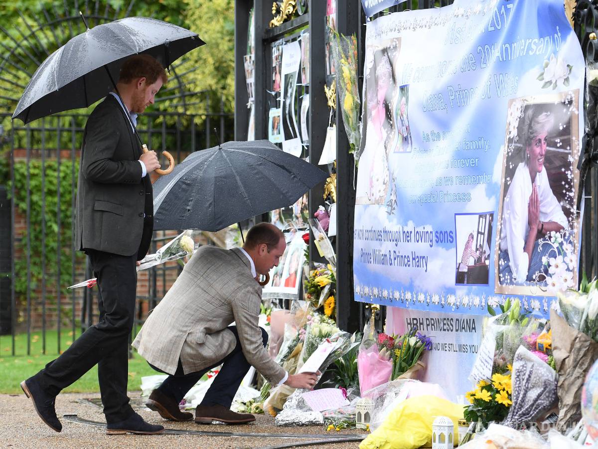 $!Guillermo y Harry homenajean a Lady Di 20 años después de su muerte