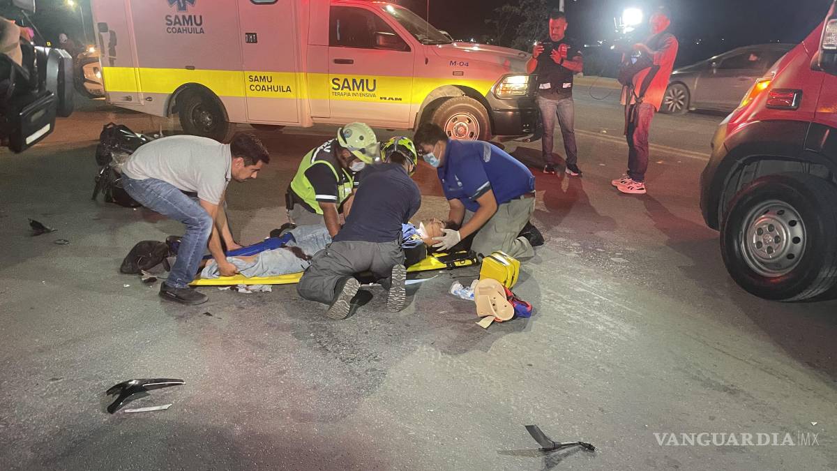 Jóvenes terminan lesionados tras fuerte accidente en Saltillo