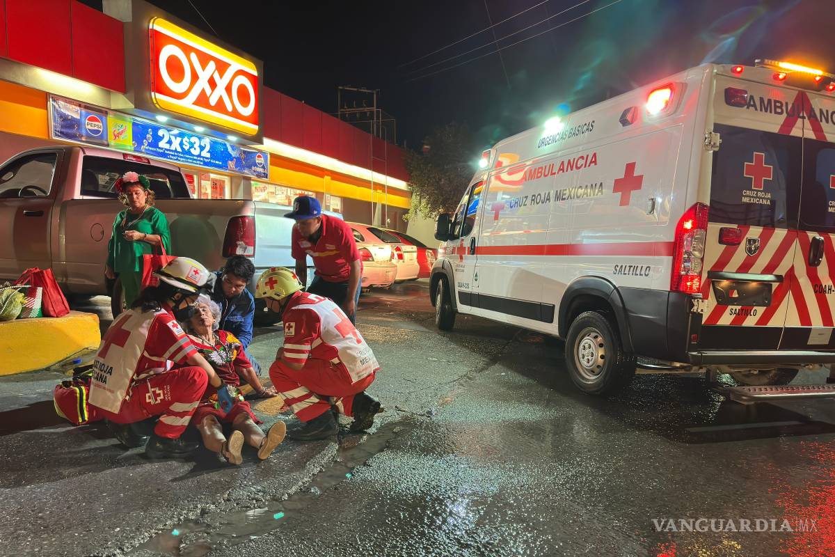 Adulto mayor resulta herida en accidente automovilístico en colonia La Estrella, en Saltillo