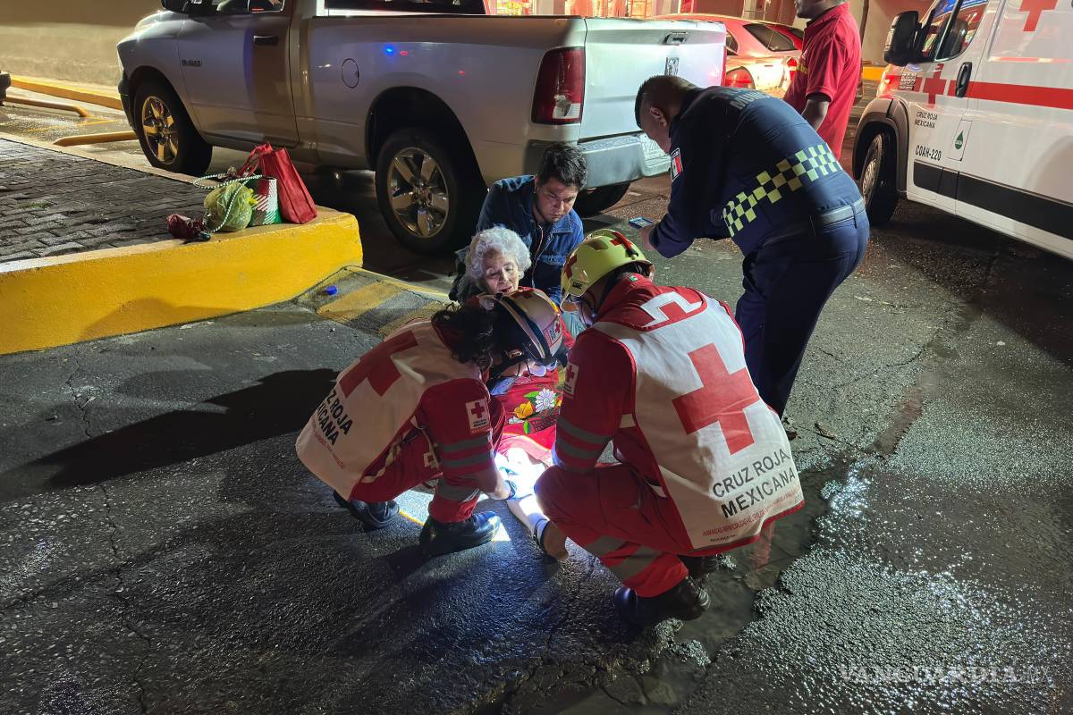 Adulto mayor resulta herida en accidente automovilístico en colonia La Estrella, en Saltillo