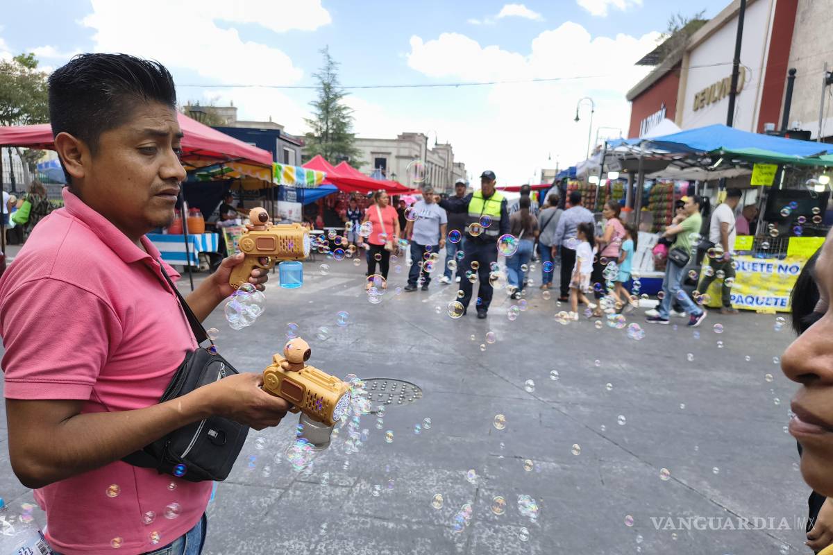 $!Miles de fieles abarrotaron el Centro Histórico de Saltillo durante la fiesta en honor al Santo Cristo de la Capilla.