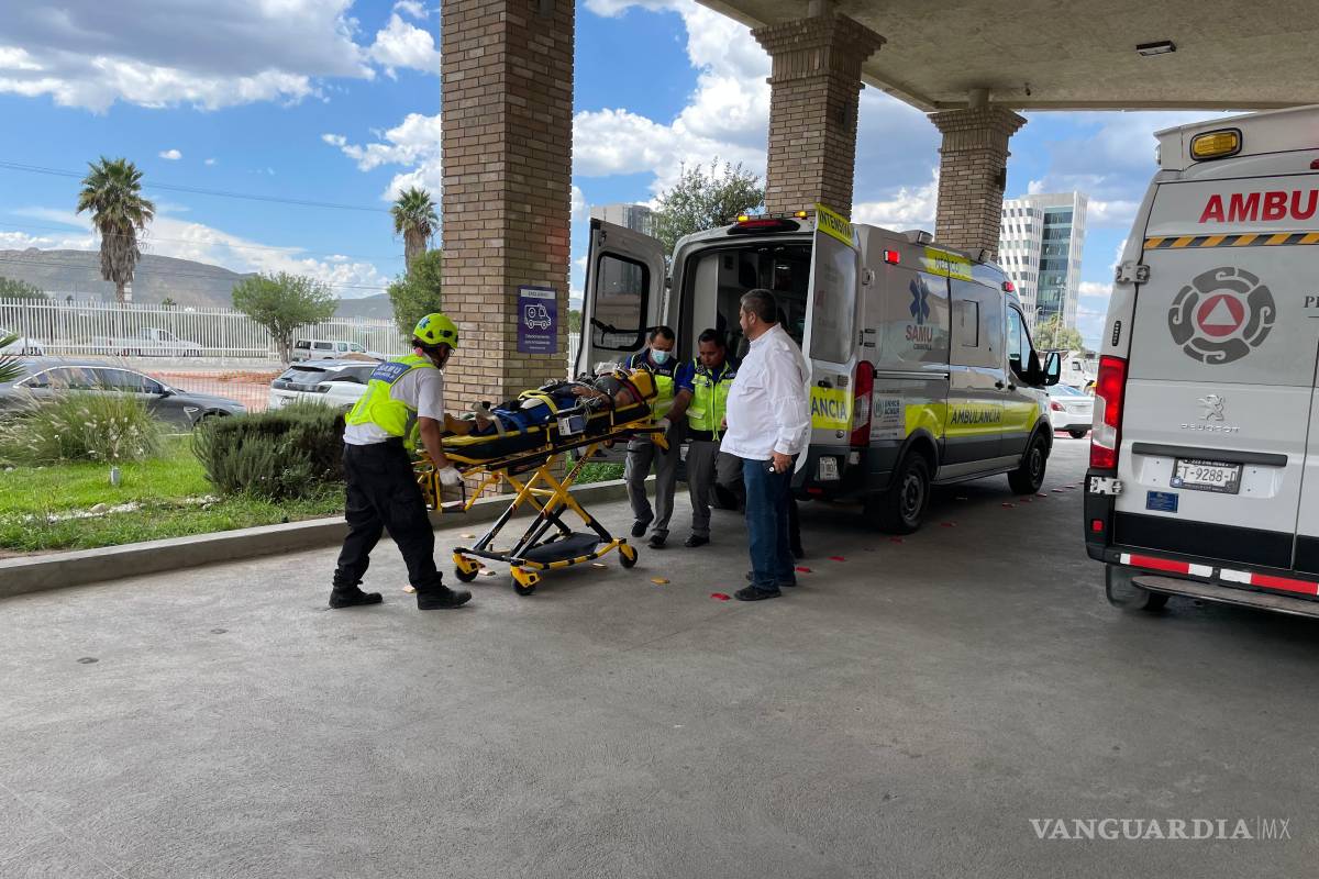 $!Los funcionarios municipales fueron llevados a un hospital al norte de Saltillo | Foto: Juan Francisco Valdés