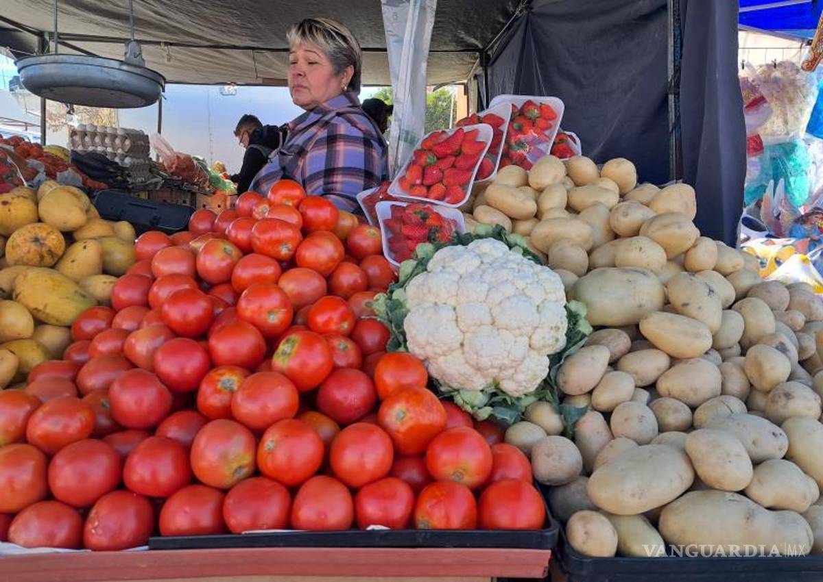 $!En mercados locales, el kilo de tomate y cebolla cuesta casi la mitad que en supermercados.