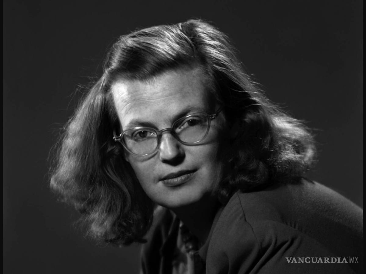 $!6 escritoras que sus novelas te ponen los nervios de punta con sus escalofriantes historias