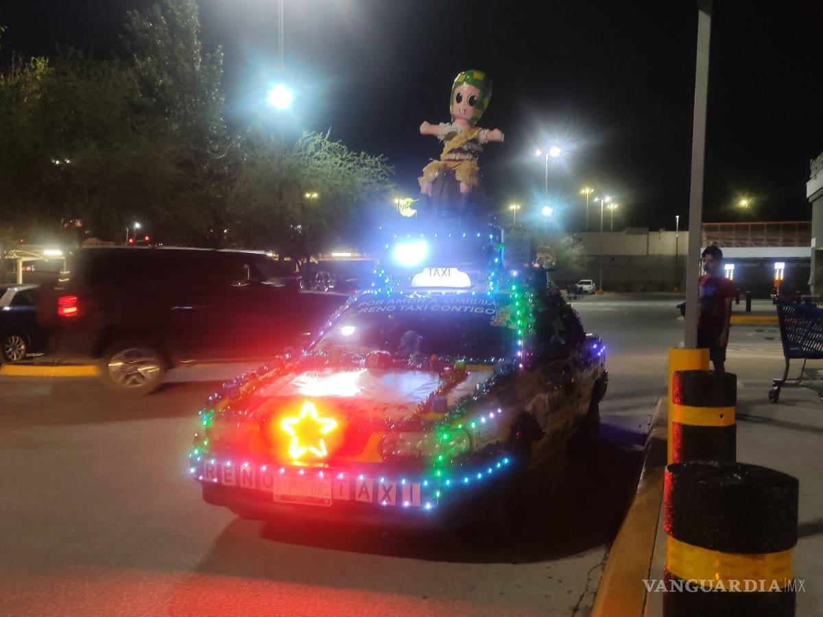 $!Las calles de Saltillo se llenan de color con el paso del Renotaxi en estas fechas especiales.