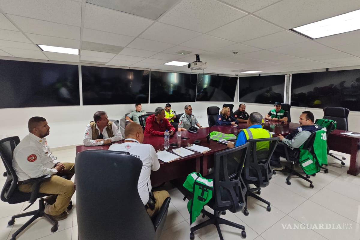 $!Personal de Protección Civil supervisa el simulacro de emergencia en el Aeropuerto Internacional de Torreón.