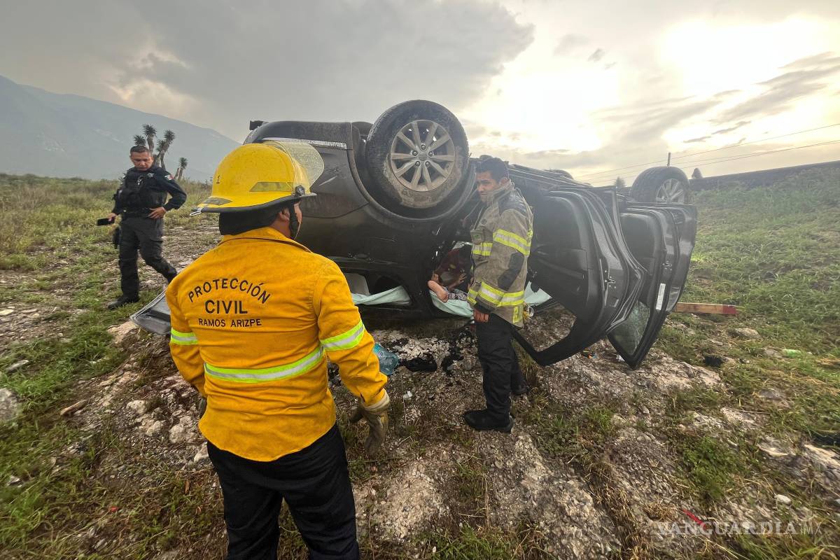 $!Paramédicos de Protección Civil atendieron a las cuatro mujeres lesionadas en el lugar.