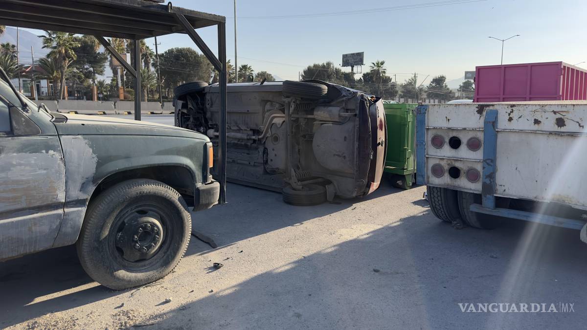 Joven ebrio provoca doble choque, en Saltillo