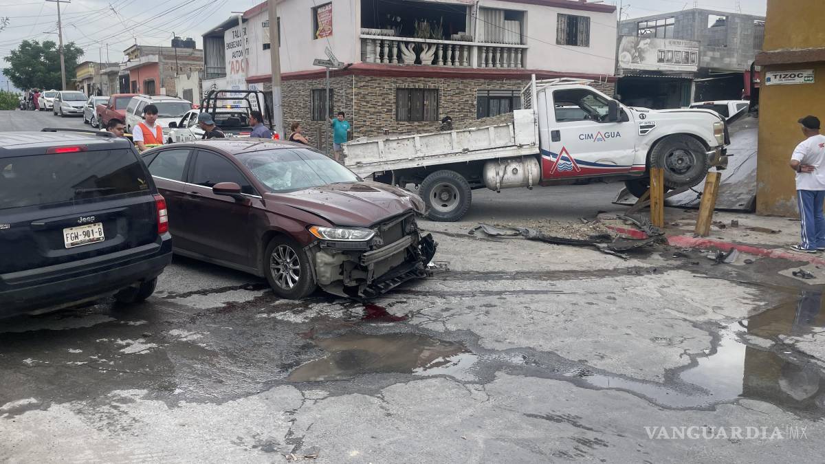 Choca empleado tras no respetar señalización, en Saltillo