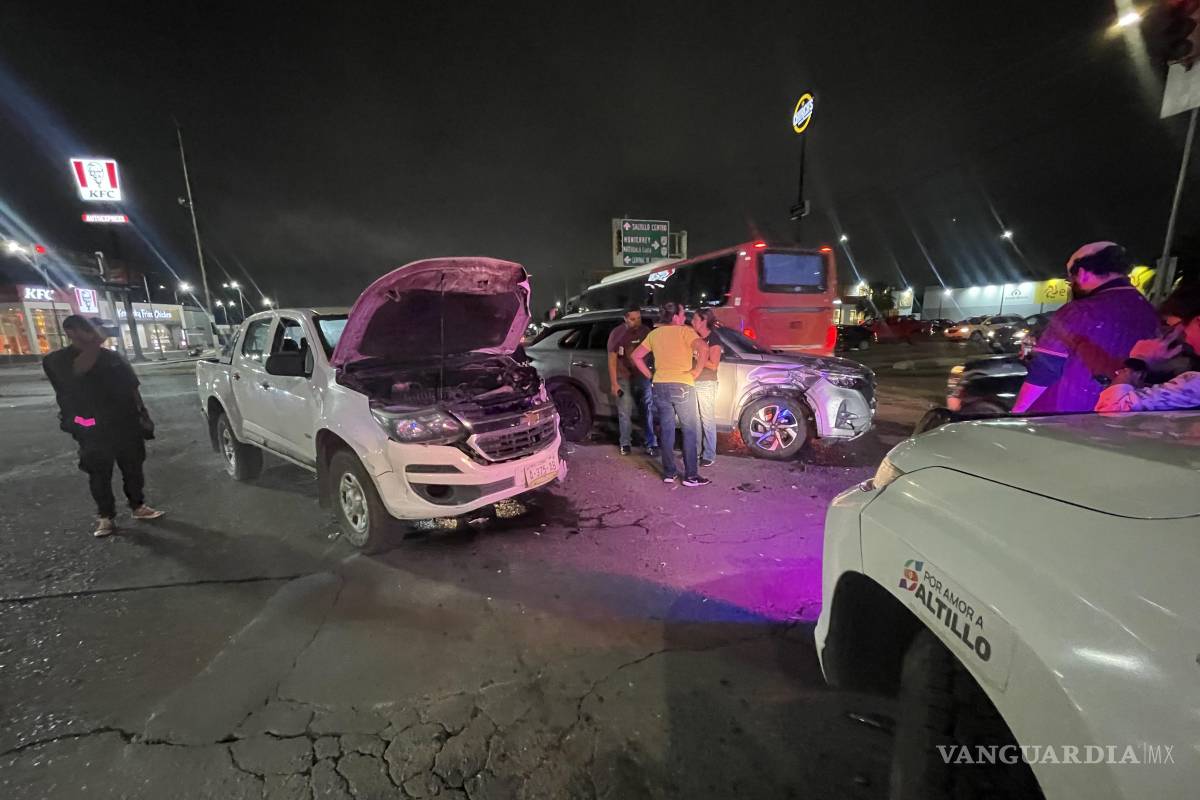 Conductor se pasa el alto y se estrella, en Saltillo