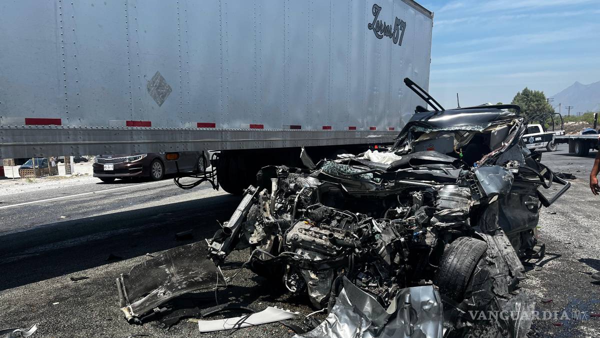Familia se salva de milagro tras aparatoso accidente carretero
