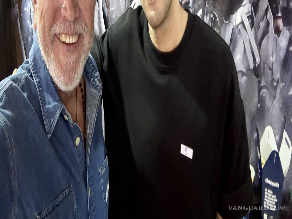 $!El autor de este artículo, con su hijo, Rodrigo, en la premiere nacional de La Odisea, versión Christopher Nolan