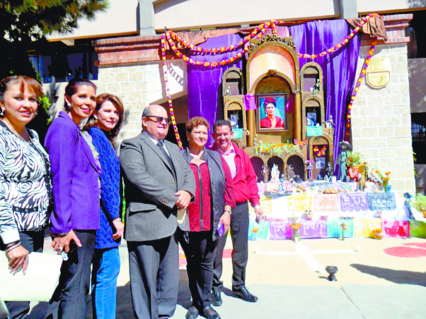 Realizan altar de muerto a Frida Kahlo en la ENEP de Saltillo