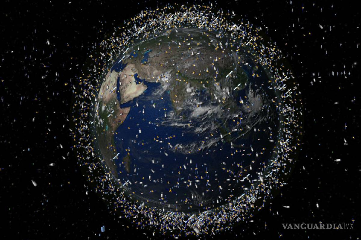 Restos de satélites y cohetes caen cada semana sobre la Tierra