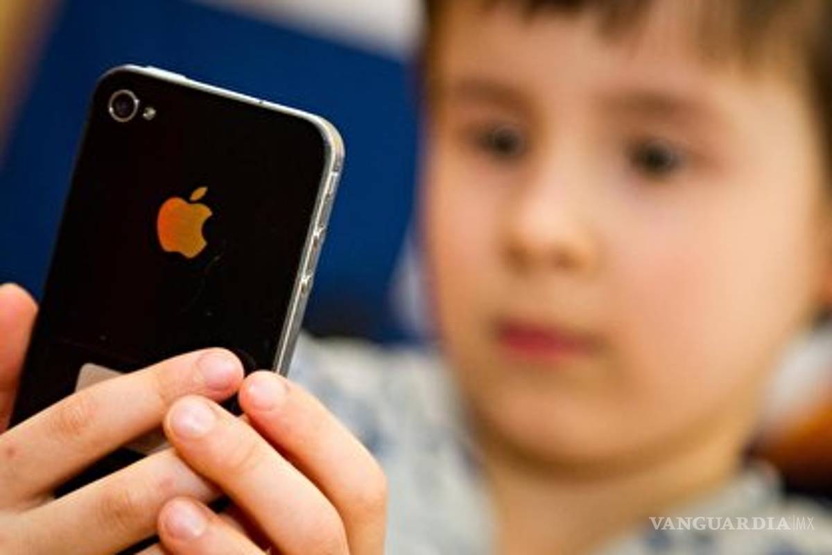 Apple debería abordar la adicción infantil a los smartphones: inversores