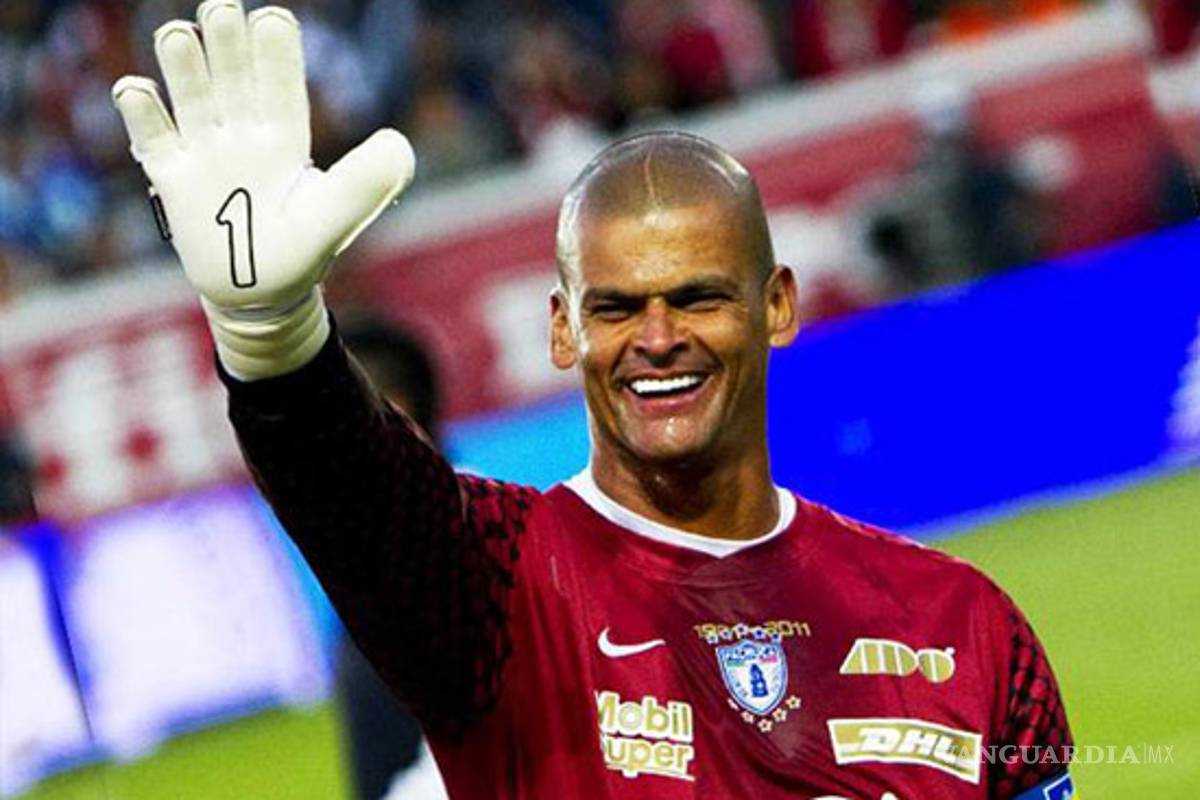 A 6 años de su muerte, Tuzos de Pachuca le hace un homenaje a Miguel Calero portando un jersey en su honor
