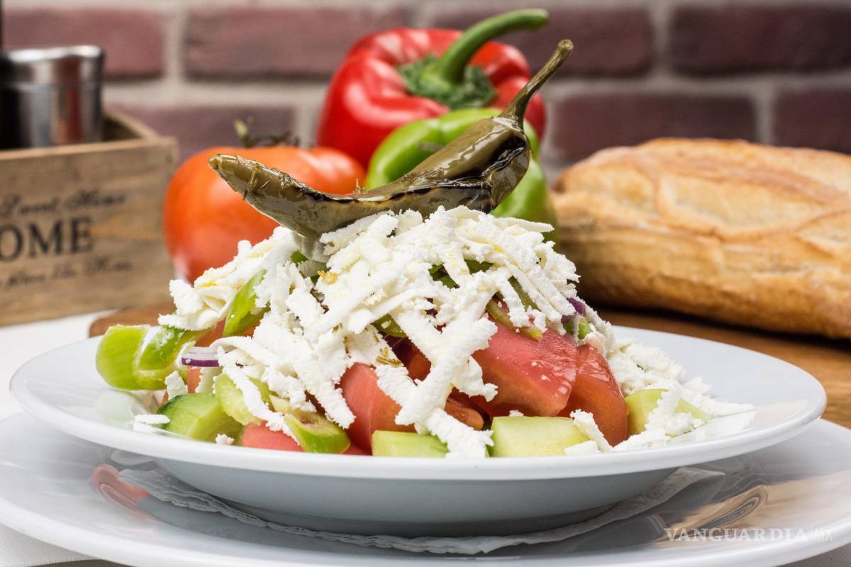 $!Plato de ensalada `shopska´.