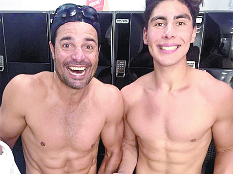 Chayanne pone el ejemplo a su hijo