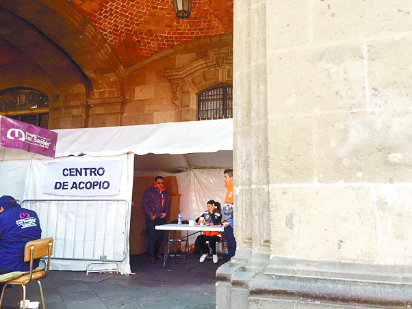 Instalan centro de acopio para afectados de explosión de Tultepec