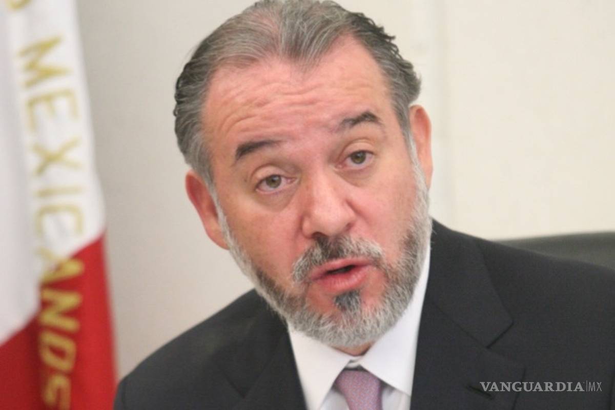 Senadores consideran ‘plan con maña’ renuncia de Cervantes a la PGR